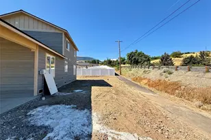 145 Juanita Way, Malaga, WA 98828 - Photo 13