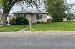 876 S 3rd Ave, Othello, WA 99344 - Photo 1