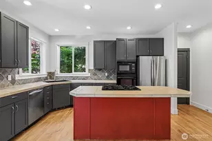 2445 W 10th St, Washougal, WA 98671 - Photo 11