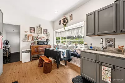 8512 Driftwood Lane, Castle Rock, WA 98611 - Photo 11