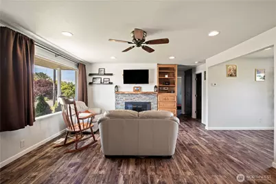 576 SE 5th Avenue, Oak Harbor, WA 98277 - Photo 5