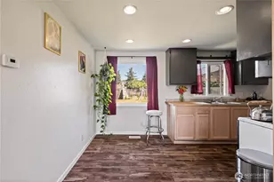 576 SE 5th Ave, Oak Harbor, WA 98277 - Photo 9