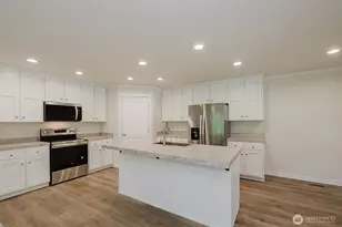 401 E Trails End Dr, Belfair, WA 98528 - Photo 9