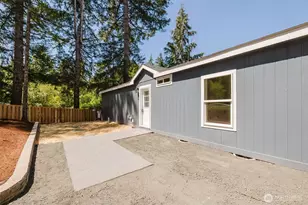 401 E Trails End Dr, Belfair, WA 98528 - Photo 3
