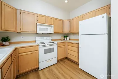 5400 Harbour Pointe Blvd #A204, Mukilteo, WA 98275 - Photo 9