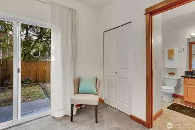 9236 Interlake Avenue N #B, Seattle, WA 98103 - Photo 17