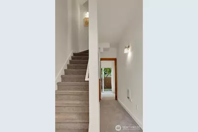 9236 Interlake Avenue N #B, Seattle, WA 98103 - Photo 19