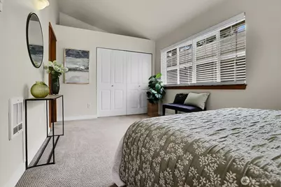 9236 Interlake Avenue N #B, Seattle, WA 98103 - Photo 13