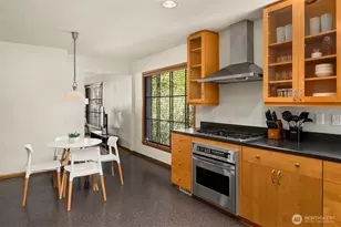1821 N 47th St, Seattle, WA 98103 - Photo 5