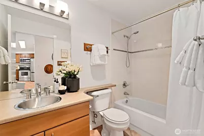 700 E Denny Way #206, Seattle, WA 98122 - Photo 13