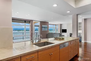 2015 SE Columbia River Dr, Vancouver, WA 98661 - Photo 11