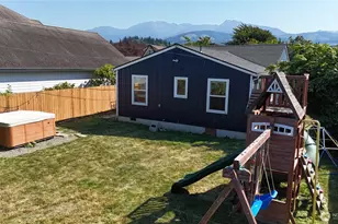 807 Georgiana St, Port Angeles, WA 98362 - Photo 9