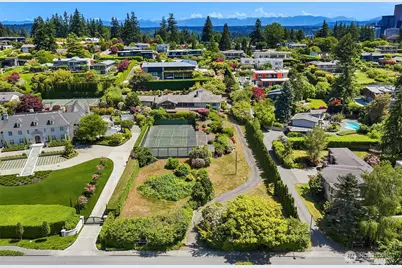1700 92nd Avenue NE, Clyde Hill, WA 98004 - Photo 1