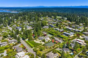 1700 92nd Ave NE, Clyde Hill, WA 98004 - Photo 7