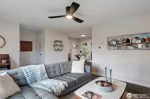3708 NE 22nd St, Renton, WA 98056 - Photo 3