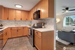 3708 NE 22nd St, Renton, WA 98056 - Photo 9