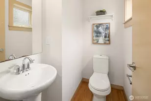 916 N 73rd St, Seattle, WA 98103 - Photo 9