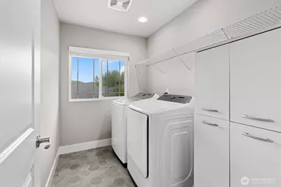 18774 Edmunds Court E, Bonney Lake, WA 98391 - Photo 31