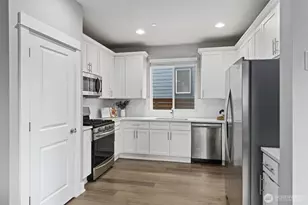 18774 Edmunds Ct E, Bonney Lake, WA 98391 - Photo 15
