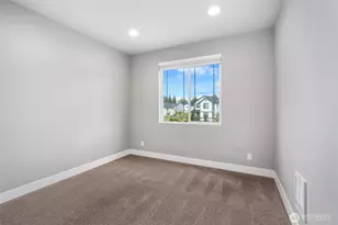 18774 Edmunds Ct E, Bonney Lake, WA 98391 - Photo 27