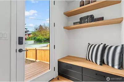 4122 Burke Avenue N, Seattle, WA 98103 - Photo 5