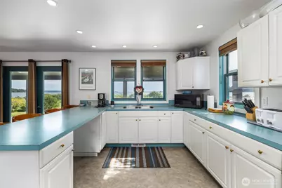 754 Livingston Bay Shore Drive, Camano Island, WA 98282 - Photo 9