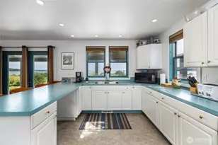 754 Livingston Bay Shore Dr, Camano Island, WA 98282 - Photo 9