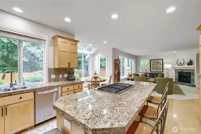 916 275th Place SE, Sammamish, WA 98075 - Photo 15
