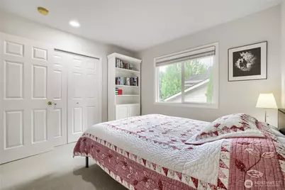 916 275th Place SE, Sammamish, WA 98075 - Photo 17