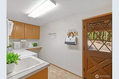 17116 Gravenstein Road, Bothell, WA 98012 - Photo 7