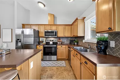 6434 Park Street E, Fife, WA 98424 - Photo 11