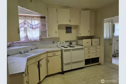 811 Lewis Avenue, Sumner, WA 98390 - Photo 5