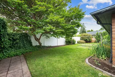 827 N 1st Street, Renton, WA 98057 - Photo 17