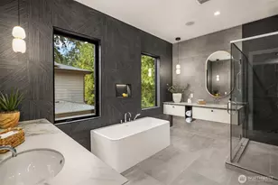 10656 Woodhaven Ln, Bellevue, WA 98004 - Photo 23
