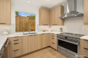 537 N 70th St, Seattle, WA 98103 - Photo 15