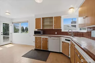 3733 SW Webster St, Seattle, WA 98126 - Photo 5