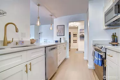 4545 Sand Point Way NE #302, Seattle, WA 98105 - Photo 3