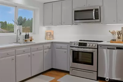 24303 59th Avenue W, Mountlake Terrace, WA 98043 - Photo 17