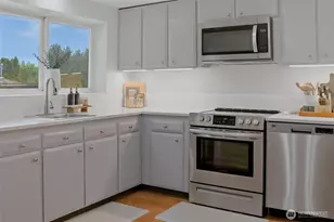 24303 59th Ave W, Mountlake Terrace, WA 98043 - Photo 17