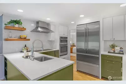 3657 W Viewmont Way W, Seattle, WA 98199 - Photo 13