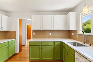 9701 Dayton Ave N, Seattle, WA 98103 - Photo 9