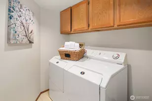24213 SE 38th Pl, Sammamish, WA 98029 - Photo 27