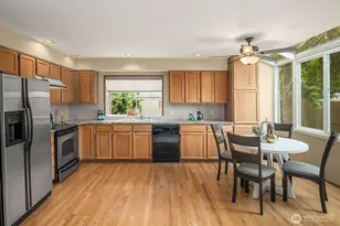 24213 SE 38th Pl, Sammamish, WA 98029 - Photo 11
