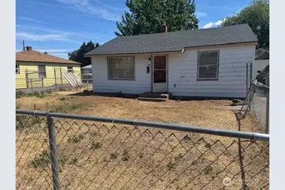 30 NE H Street, Ephrata, WA 98823 - Photo 1