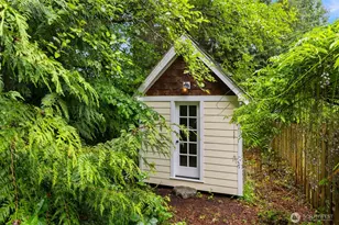 7045 NE Baker Hill Rd, Bainbridge Island, WA 98110 - Photo 31