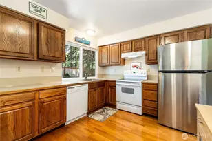 21136 NE 16th St, Sammamish, WA 98074 - Photo 9
