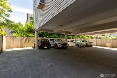 8848 Stone Avenue N, Seattle, WA 98103 - Photo 3