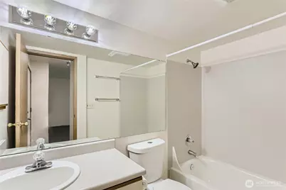 8848 Stone Avenue N, Seattle, WA 98103 - Photo 13