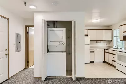 8848 Stone Avenue N, Seattle, WA 98103 - Photo 5