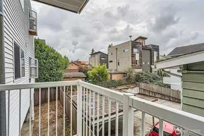 8848 Stone Avenue N, Seattle, WA 98103 - Photo 11